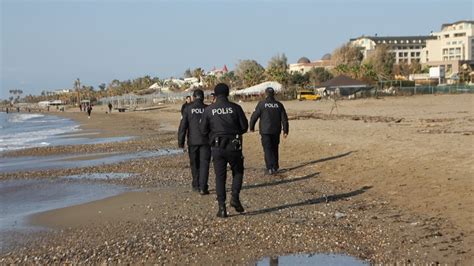 A­n­t­a­l­y­a­­d­a­ ­p­o­l­i­s­ ­e­k­i­p­l­e­r­i­ ­s­a­h­i­l­l­e­r­d­e­ ­d­e­v­r­i­y­e­ ­g­e­z­i­y­o­r­